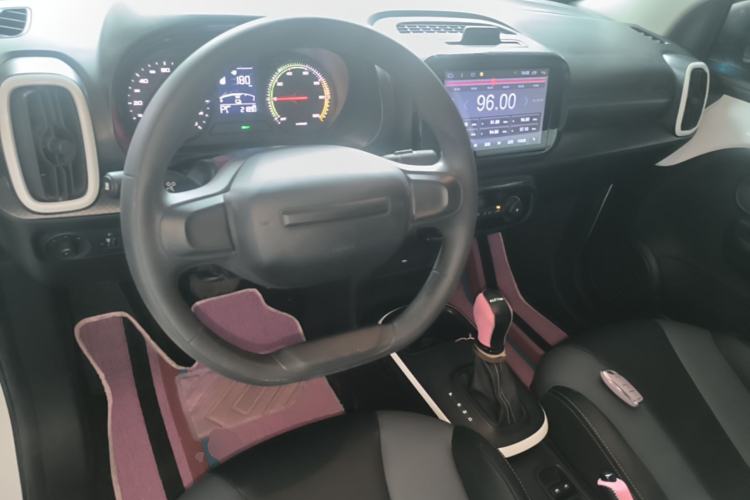 Used Roewe Clever 2022 311km QiQi BoBo Edition Center Console