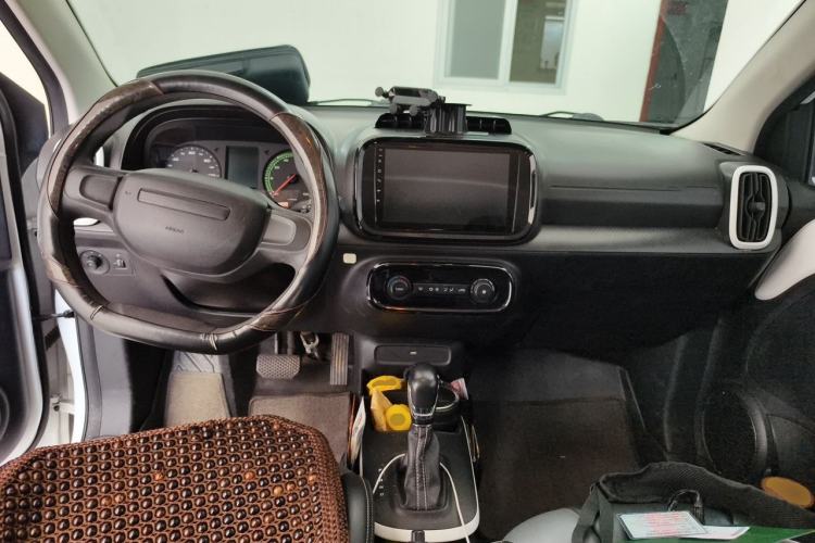 Used Roewe Clever 2022 311km QiQi BoBo Edition Center Console