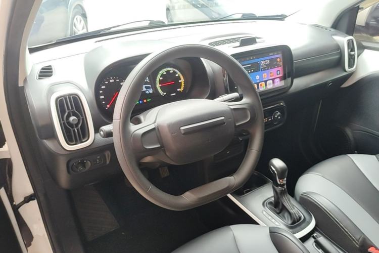 Used Roewe Clever 2022 311km QiQi BoBo Edition Center Console