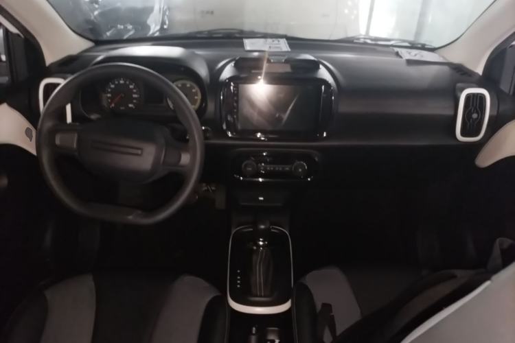 Used Roewe Clever 2022 311km QiQi BoBo Edition Center Console