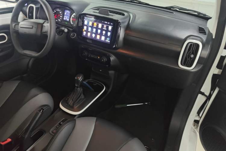 Used Roewe Clever 2022 311km QiQi BoBo Edition Center Console