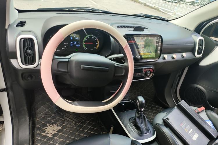 Used Roewe Clever 2022 311km QiQi BoBo Edition Center Console