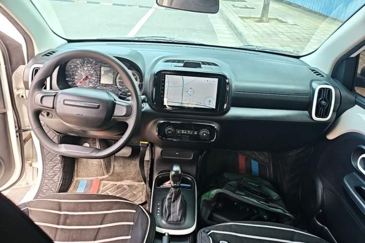 Used Roewe Clever 2022 311km QiQi BoBo Edition Center Console