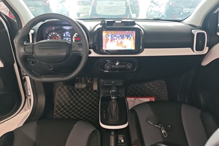 Used Roewe Clever 2022 311km QiQi BoBo Edition Center Console