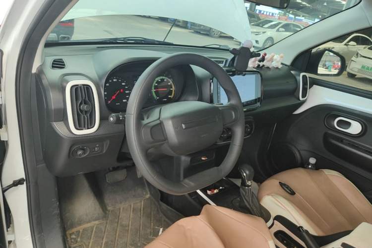 Used Roewe Clever 2022 311km QiQi BoBo Edition Center Console