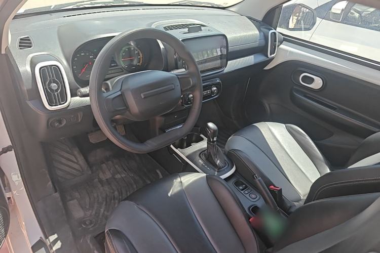 Used Roewe Clever 2022 311km QiQi BoBo Edition Center Console