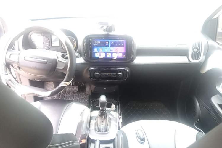 Used Roewe Clever 2022 311km QiQi BoBo Edition Center Console