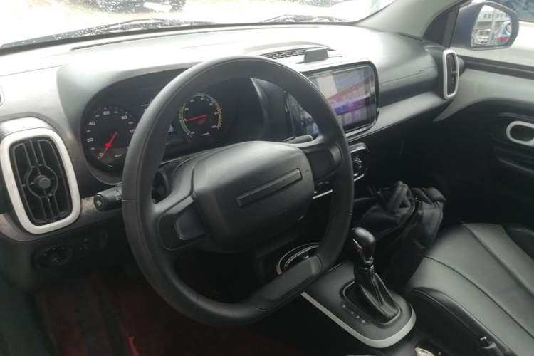 Used Roewe Clever 2022 311km QiQi BoBo Edition Center Console