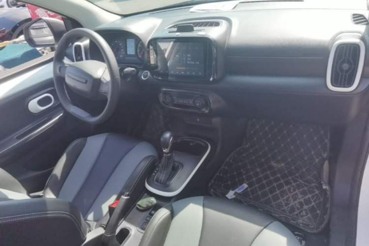 Used Roewe Clever 2022 311km QiQi BoBo Edition Center Console