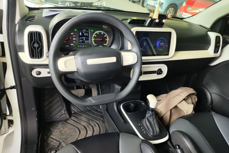 Used Roewe Clever 2022 311km QiQi BoBo Edition Center Console