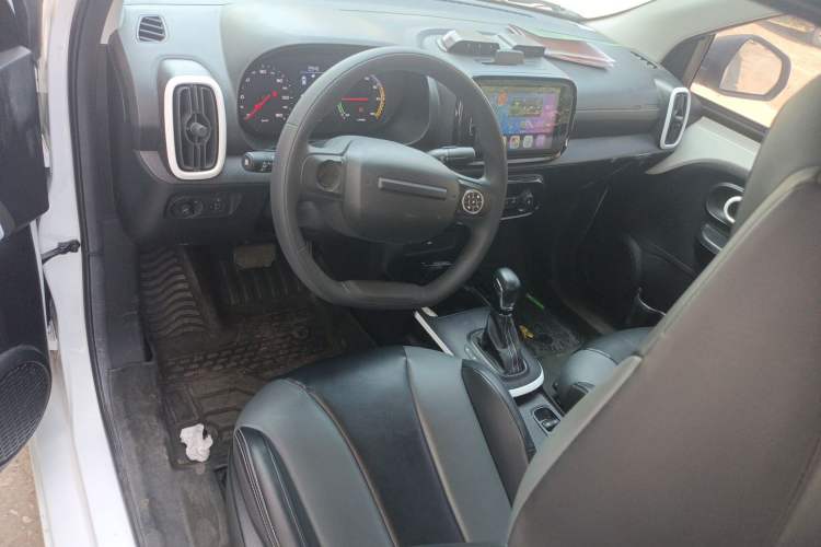 Used Roewe Clever 2022 311km QiQi BoBo Edition Center Console