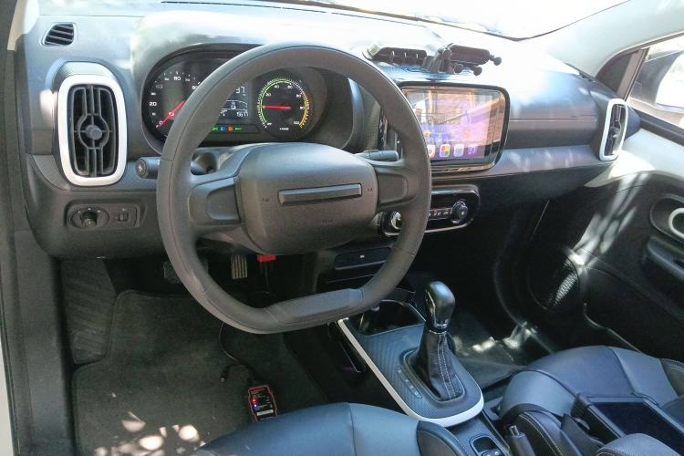 Used Roewe Clever 2022 311km QiQi BoBo Edition Center Console