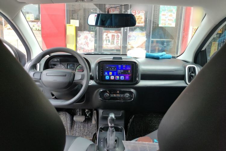 Used Roewe Clever 2022 311km QiQi BoBo Edition Center Console