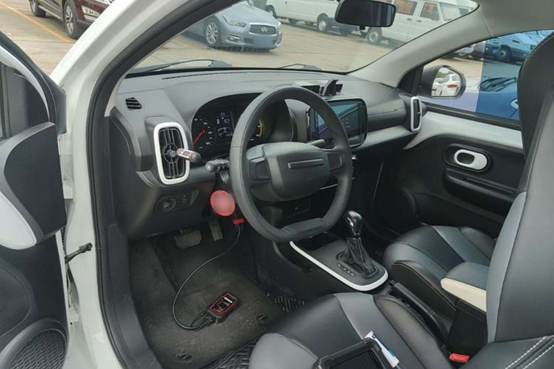 Used Roewe Clever 2022 311km QiQi BoBo Edition Center Console