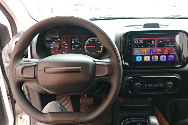 Used Roewe Clever 2022 311km QiQi BoBo Edition Center Console