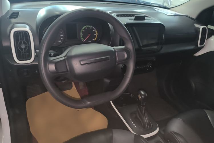 Used Roewe Clever 2022 311km QiQi BoBo Edition Center Console