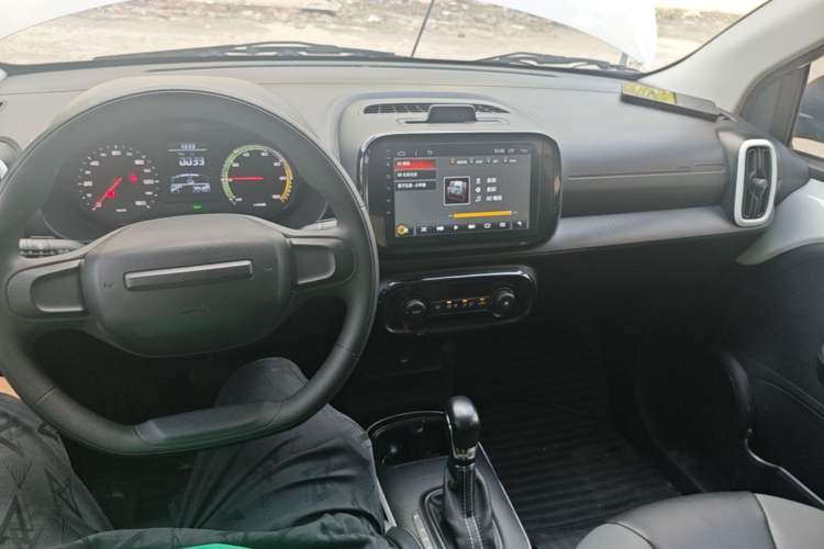 Used Roewe Clever 2022 311km QiQi BoBo Edition Center Console