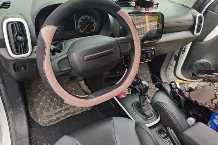 Used Roewe Clever 2022 311km QiQi BoBo Edition Center Console