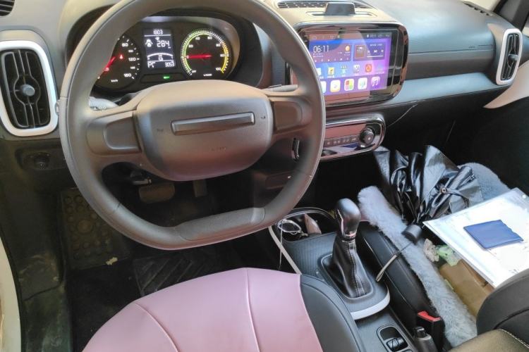 Used Roewe Clever 2022 311km QiQi BoBo Edition Center Console
