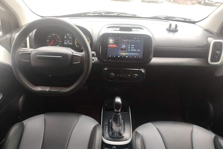 Used Roewe Clever 2022 311km QiQi BoBo Edition Center Console
