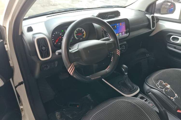 Used Roewe Clever 2022 311km QiQi BoBo Edition Center Console