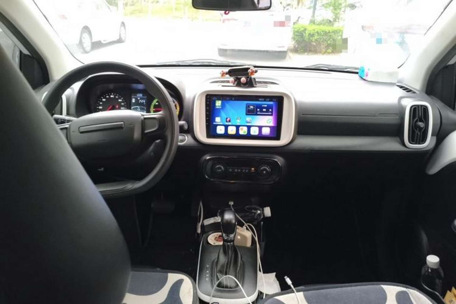 Used Roewe Clever 2022 311km QiQi BoBo Edition Center Console
