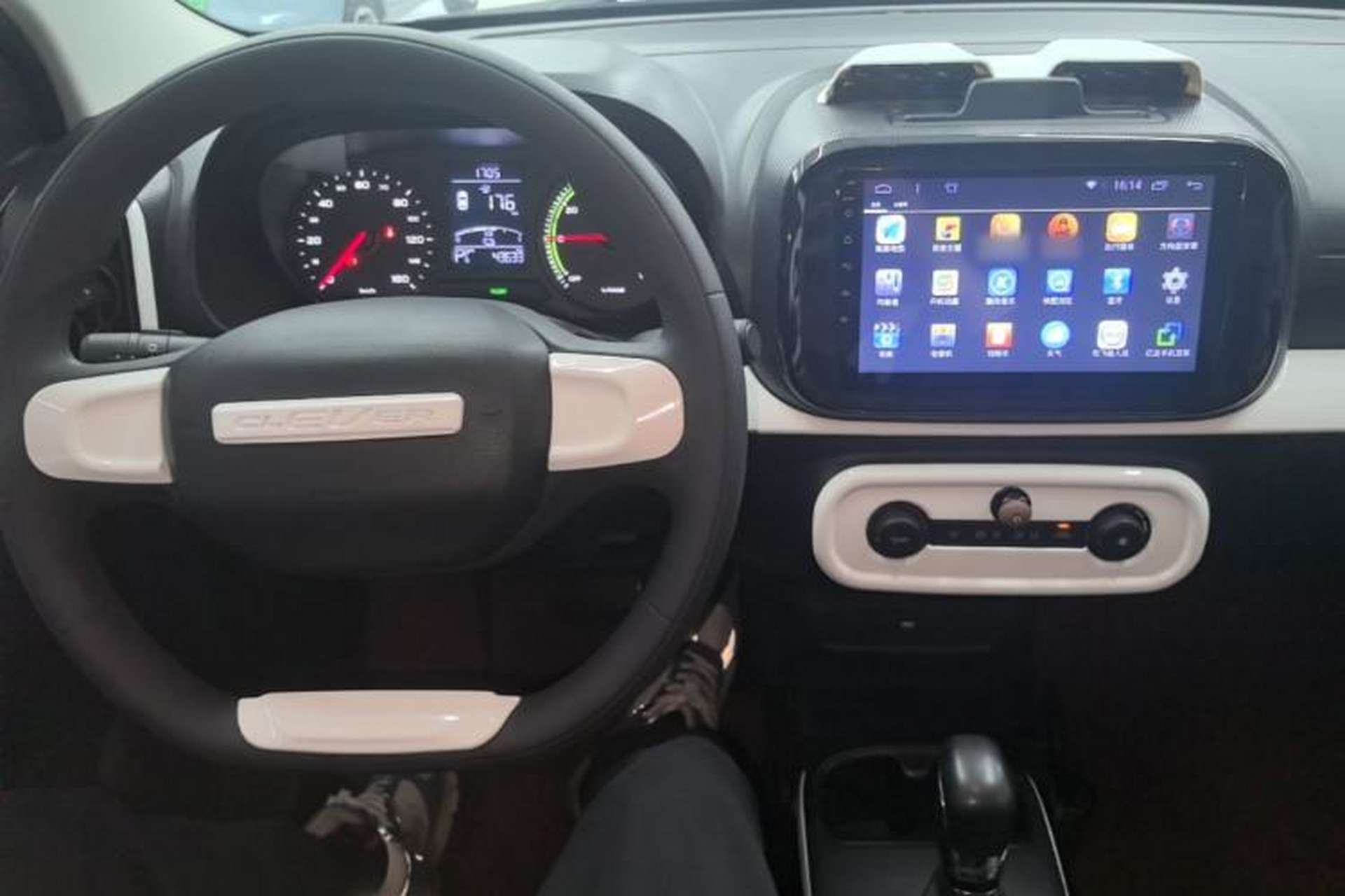 Used Roewe Clever 2022 311km QiQi BoBo Edition Center Console