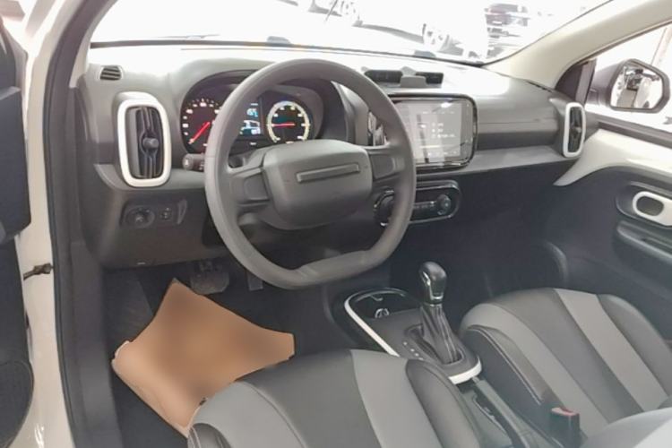 Used Roewe Clever 2022 311km QiQi BoBo Edition Center Console