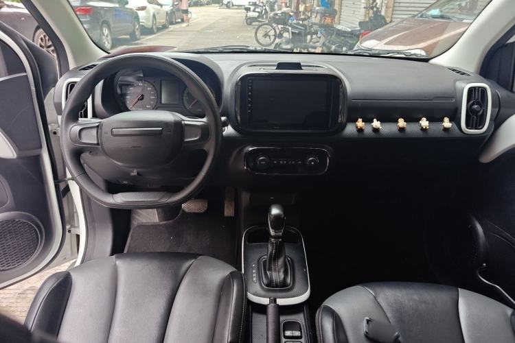 Used Roewe Clever 2022 311km QiQi BoBo Edition Center Console