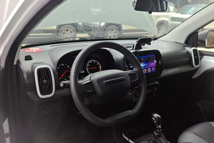 Used Roewe Clever 2022 311km QiQi BoBo Edition Center Console