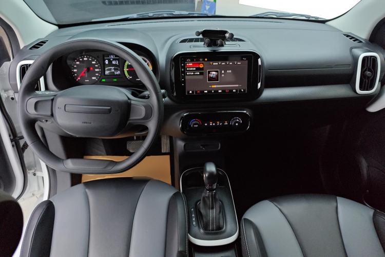Used Roewe Clever 2022 311km QiQi BoBo Edition Center Console