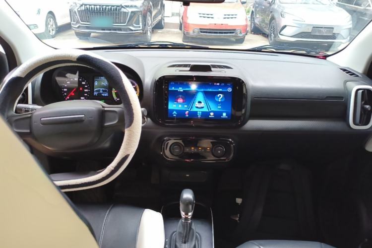 Used Roewe Clever 2022 311km QiQi BoBo Edition Center Console