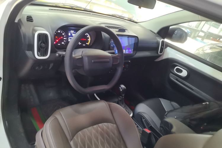 Used Roewe Clever 2022 311km QiQi BoBo Edition Center Console
