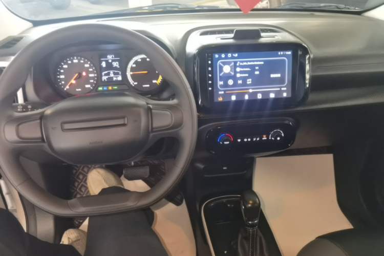 Used Roewe Clever 2022 311km QiQi BoBo Edition Center Console