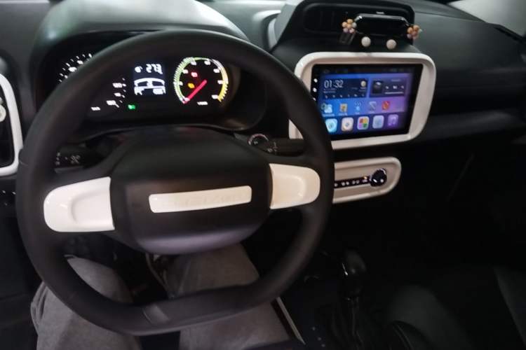 Used Roewe Clever 2022 311km QiQi BoBo Edition Center Console