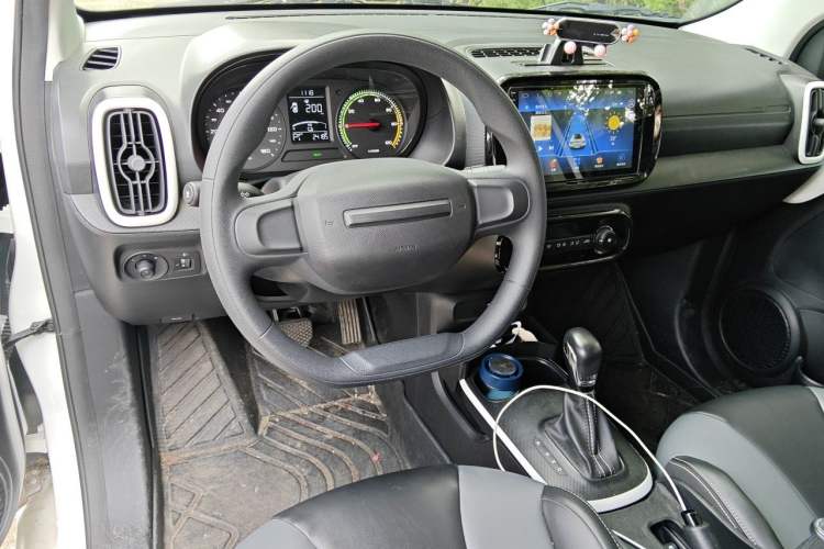 Used Roewe Clever 2022 311km QiQi BoBo Edition Center Console