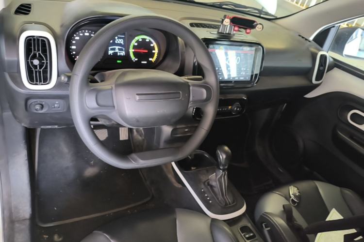 Used Roewe Clever 2022 311km QiQi BoBo Edition Center Console