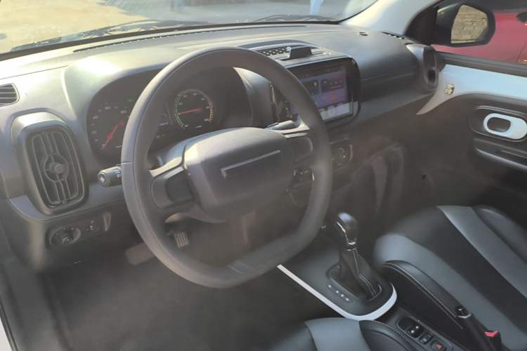 Used Roewe Clever 2022 311km QiQi BoBo Edition Center Console