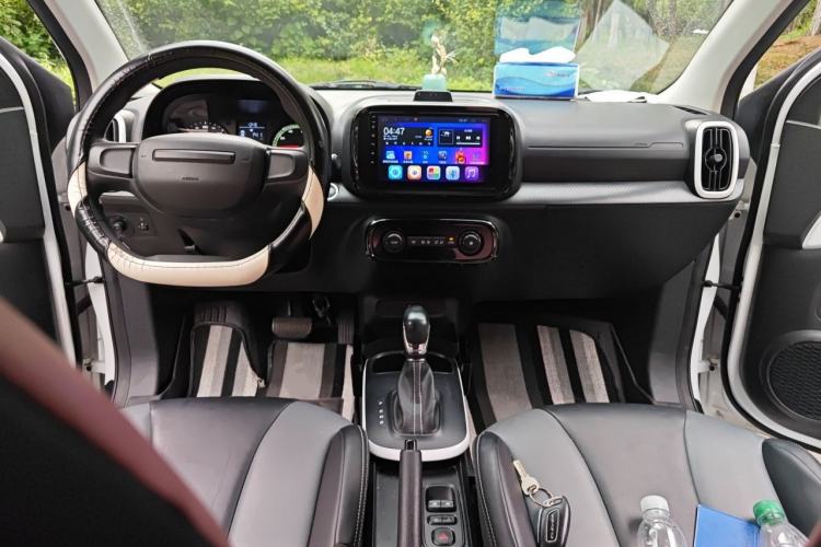 Used Roewe Clever 2022 311km QiQi BoBo Edition Center Console