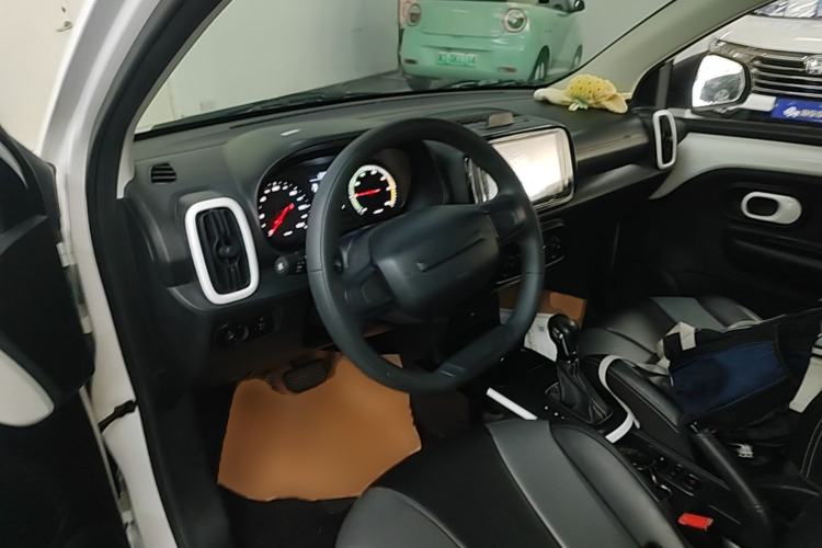 Used Roewe Clever 2022 311km QiQi BoBo Edition Center Console