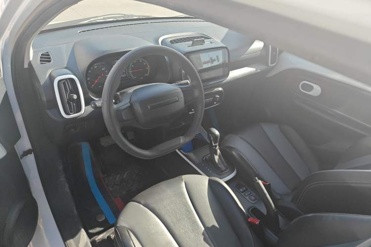 Used Roewe Clever 2022 311km QiQi BoBo Edition Center Console