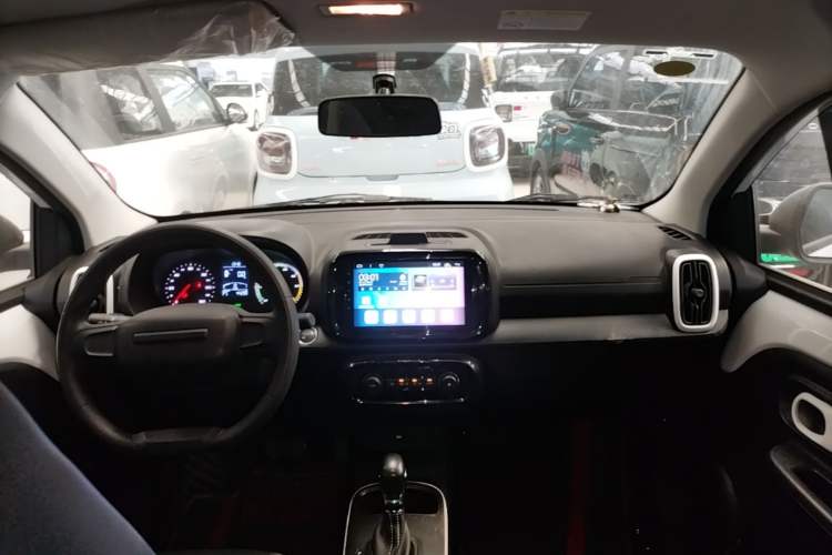 Used Roewe Clever 2022 311km QiQi BoBo Edition Center Console