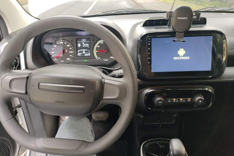 Used Roewe Clever 2022 311km QiQi BoBo Edition Center Console