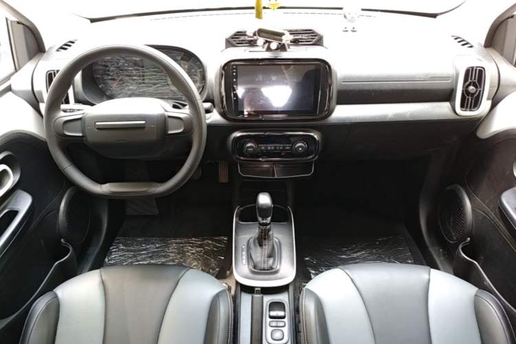 Used Roewe Clever 2022 311km QiQi BoBo Edition Center Console