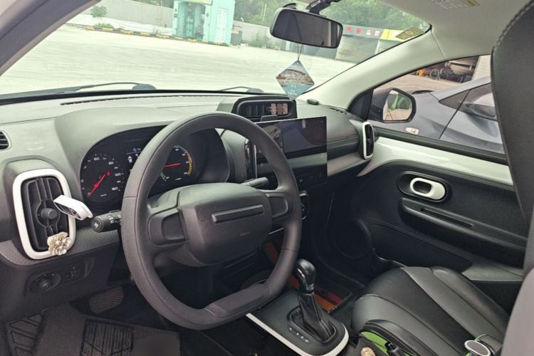 Used Roewe Clever 2022 311km QiQi BoBo Edition Center Console