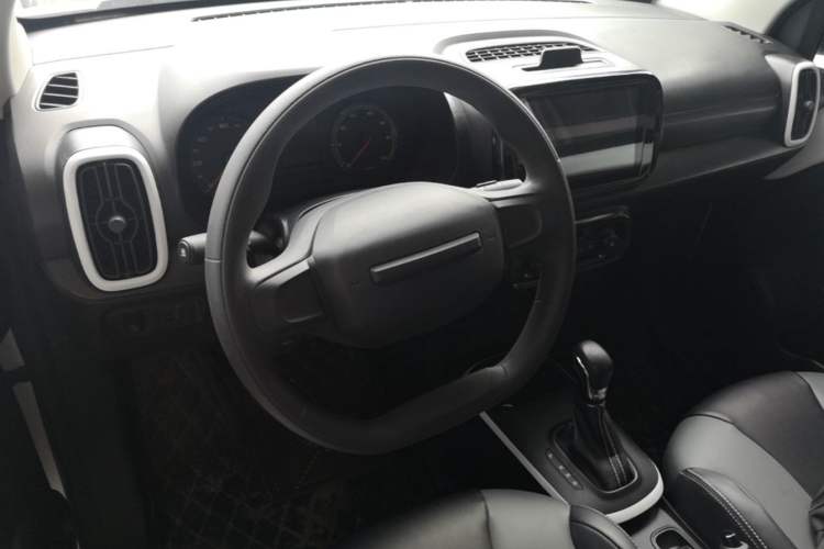 Used Roewe Clever 2022 311km QiQi BoBo Edition Center Console