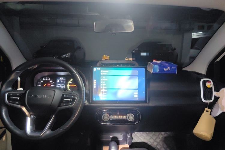 Used Roewe Clever 2022 311km QiQi BoBo Edition Center Console