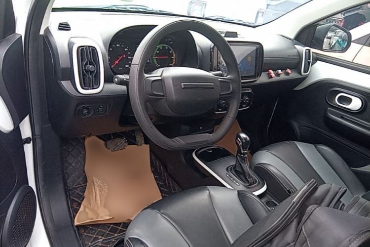 Used Roewe Clever 2022 311km QiQi BoBo Edition Center Console