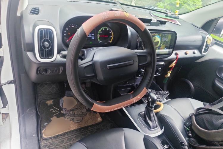 Used Roewe Clever 2022 311km QiQi BoBo Edition Center Console