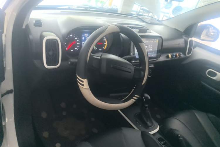 Used Roewe Clever 2022 311km QiQi BoBo Edition Center Console
